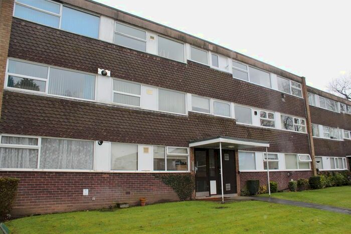 2 Bedroom Flat To Rent In Green Gables, Lichfield Road, Sutton Coldfield, B74