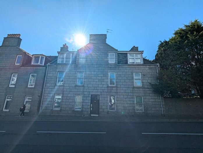 2 Bedroom Flat To Rent In Rosemount Place, Rosemount, Aberdeen, AB25