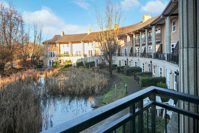 4 Bedroom Town House To Rent In The Crescent, CB3