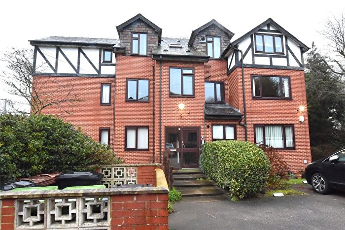 2 Bedroom Flat For Sale In Hollyshaw Lane, Leeds, West Yorkshire, LS15