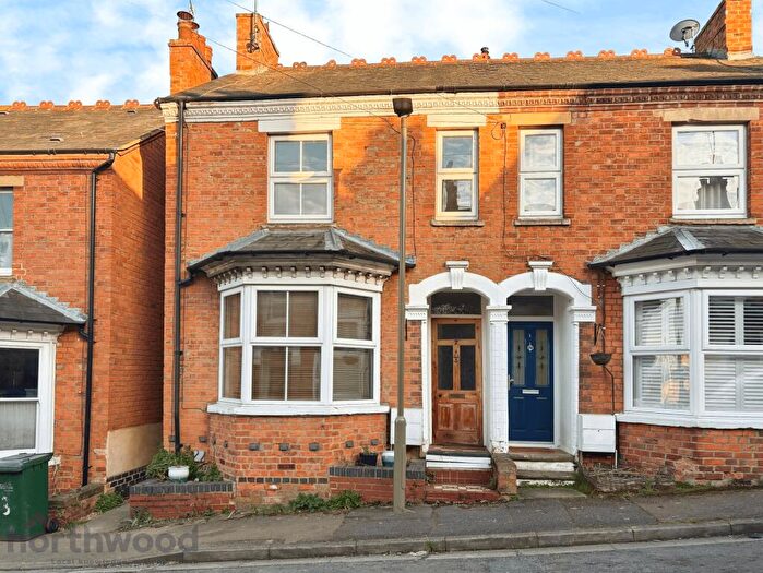 3 Bedroom Semi-Detached House To Rent In Grosvenor Road, Banbury, OX16