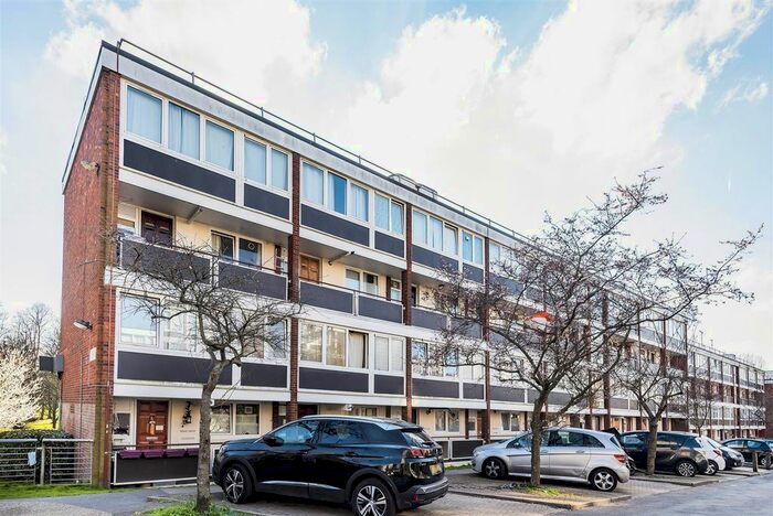 4 Bedroom Flat To Rent In Roehampton, London - First Floor, SW15