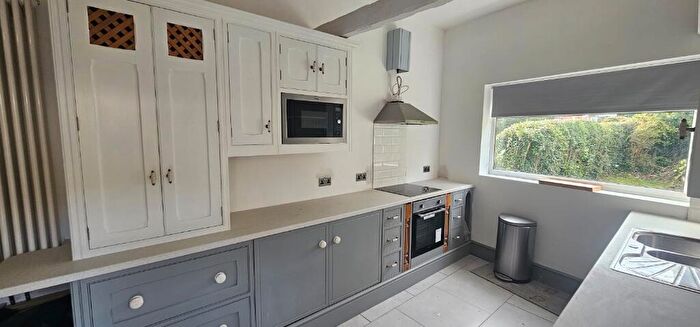 2 Bedroom Flat To Rent In Shaftesbury Avenue, Leeds, West Yorkshire, LS8