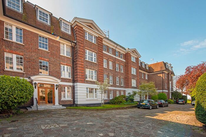 3 Bedroom Flat For Sale In Putney Hill, London, SW15