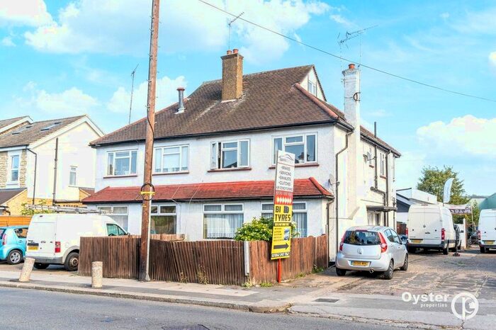 2 Bedroom Maisonette To Rent In Brunswick Park Road, London, N11