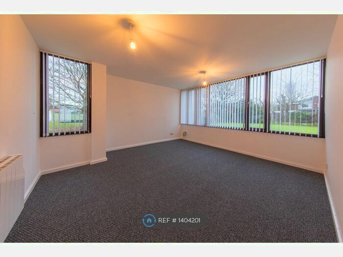 2 Bedroom Flat To Rent In Parklands Gardens, Walsall, WS1