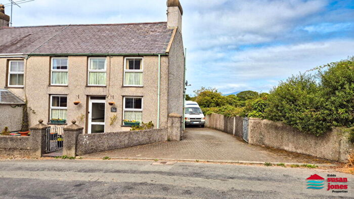 3 Bedroom Semi-Detached House For Sale In Edern, Pwllheli, LL53