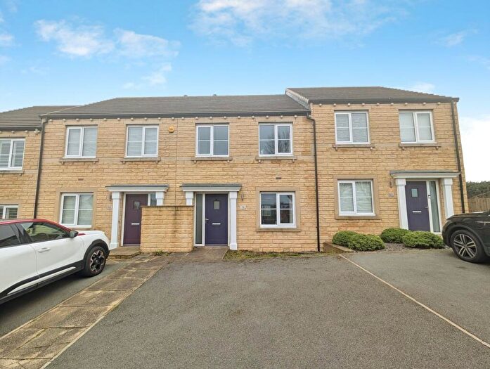 3 Bedroom Town House For Sale In Sandhill Fold, Idle, Bradford, BD10