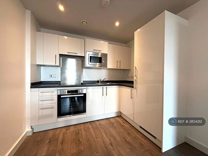 2 Bedroom Flat To Rent In Neptune Place, Liverpool, L8