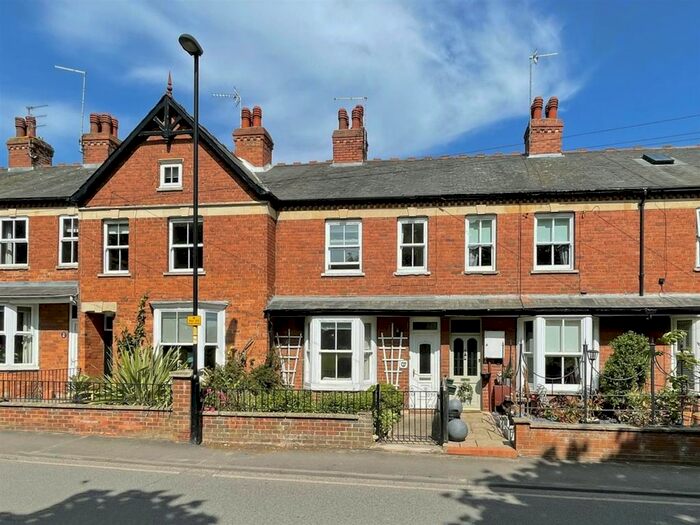 3 Bedroom Terraced House To Rent In Recreation Ground Road, Stamford, PE9