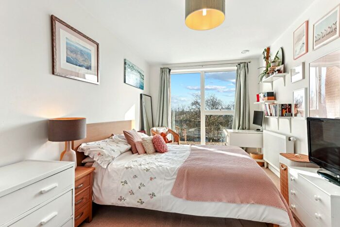 1 Bedroom Flat For Sale In Valley House, Manor Road, Ealing, London, W13