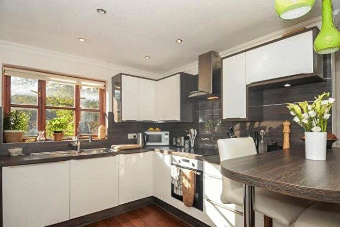 2 Bedroom Apartment To Rent In Green Ridges, Oxford, OX3