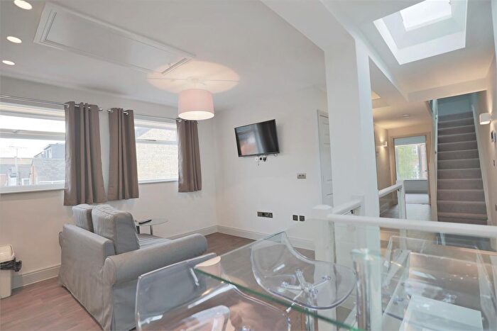 2 Bedroom Flat To Rent In Hertford Street, Oxford, OX4