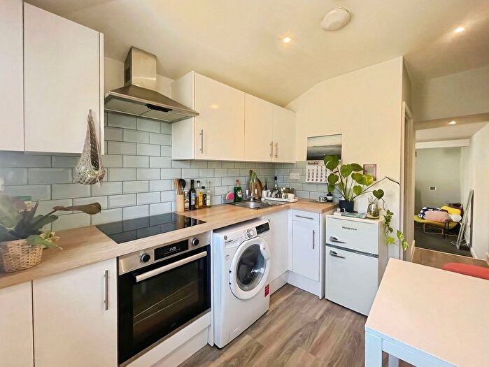3 Bedroom Flat For Sale In Bridge Road, Southampton, SO19