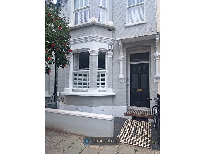 2 Bedroom Flat To Rent In Jedburgh Street, London, SW11