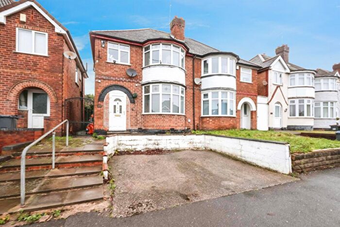 3 Bedroom Semi-Detached House For Sale In Garretts Green Lane, Birmingham, B26