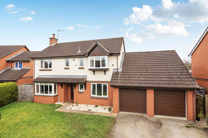 4 Bedroom Detached House For Sale In Bishopdale Drive, Collingham, Wetherby, LS22