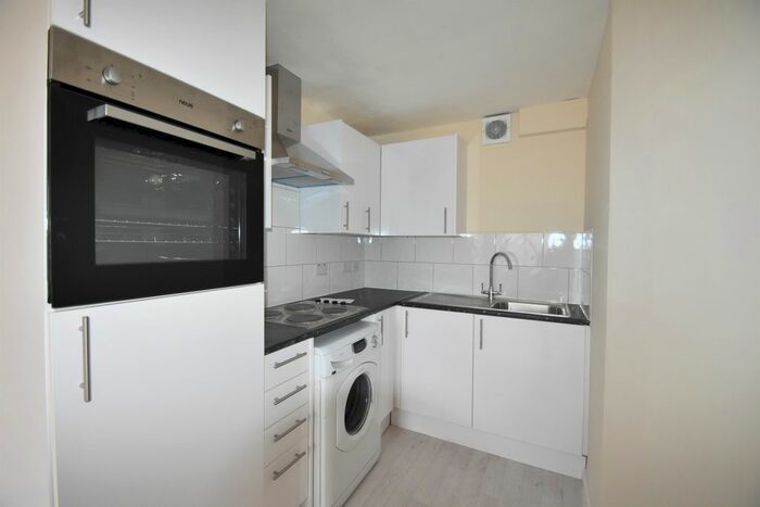 1 Bedroom Flat To Rent In Canal Walk, Portsmouth PO1