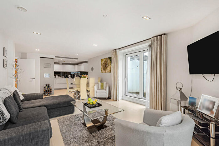 2 Bedroom Apartment For Sale In City Road, London, EC1Y