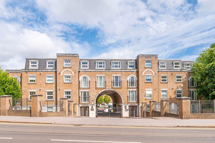 2 Bedroom Flat To Rent In Addiscombe Road, East Croydon, Croydon, CR0