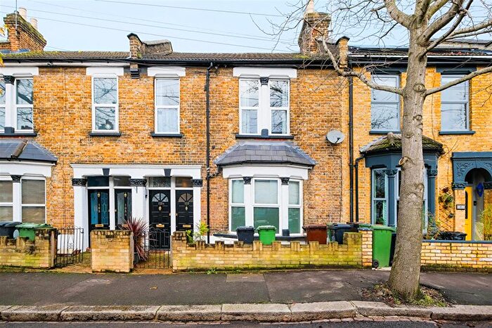 2 Bedroom Flat To Rent In Lynmouth Road, Walthamstow, E17