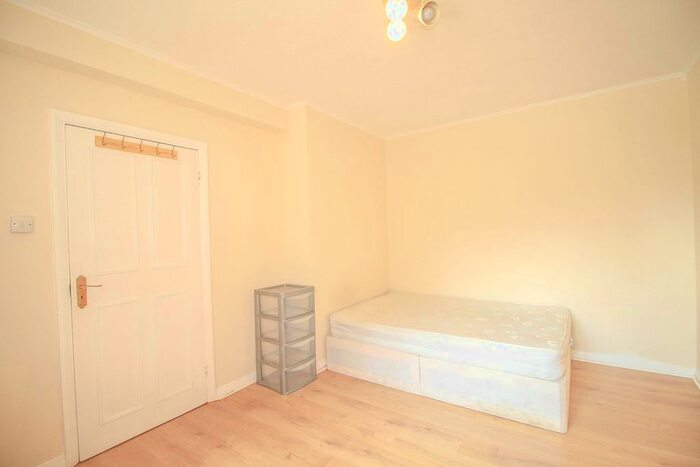 3 Bedroom Flat To Rent In Glenbuck Road, Surbiton, KT6
