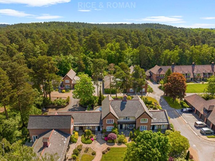 3 Bedroom Retirement Property For Sale In Mytchett Heath, Camberley, GU16