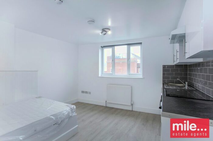 Studio To Rent In Sunnyside Terrace, London NW9