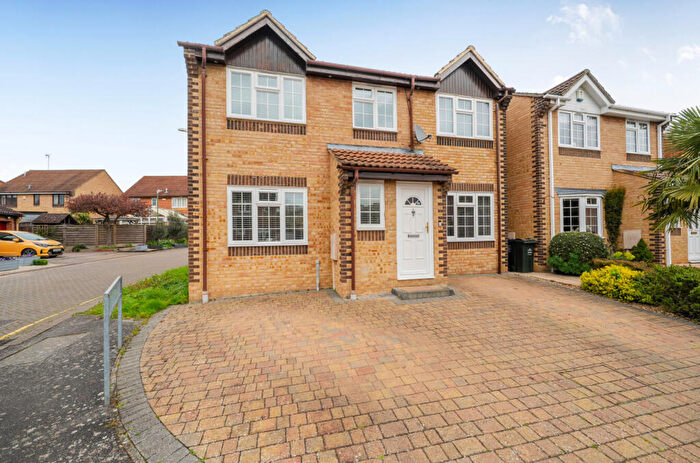 4 Bedroom Detached House For Sale In Cowley Avenue, Worcester Park, Greenhithe, Kent, DA9