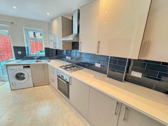 4 Bedroom End Of Terrace House To Rent In Ash Grove, Heston, TW5