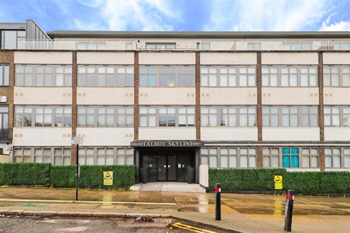 Studio For Sale In Imperial Drive, Rayners Lane, Harrow, HA2