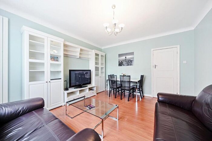 2 Bedroom Flat To Rent In Gloucester Place, Marylebone, London, NW1