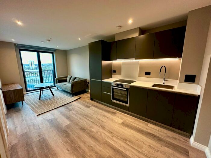 1 Bedroom Flat To Rent In Springwell Gardens, Whitehall Road, Leeds, LS12