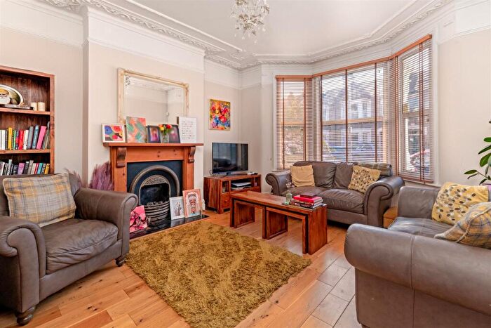 4 Bedroom House For Sale In Herongate Road, Aldersbrook, E12