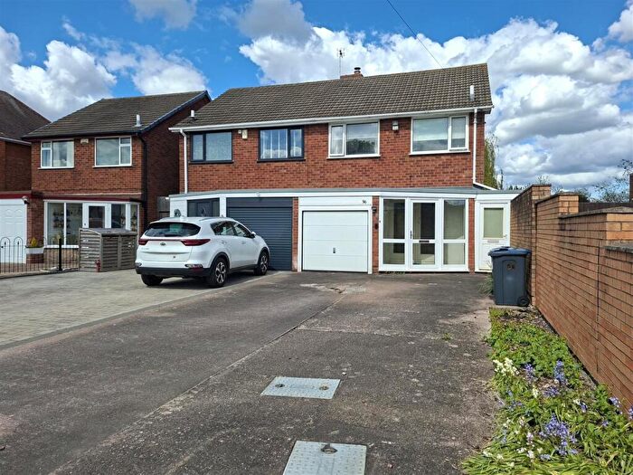3 Bedroom Semi Detached House For Sale In Common Lane, Sheldon, Birmingham, B26