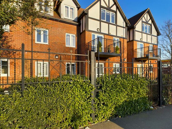 1 Bedroom Retirement Property For Sale In Yew Tree Court, Sanderstead Village, CR2