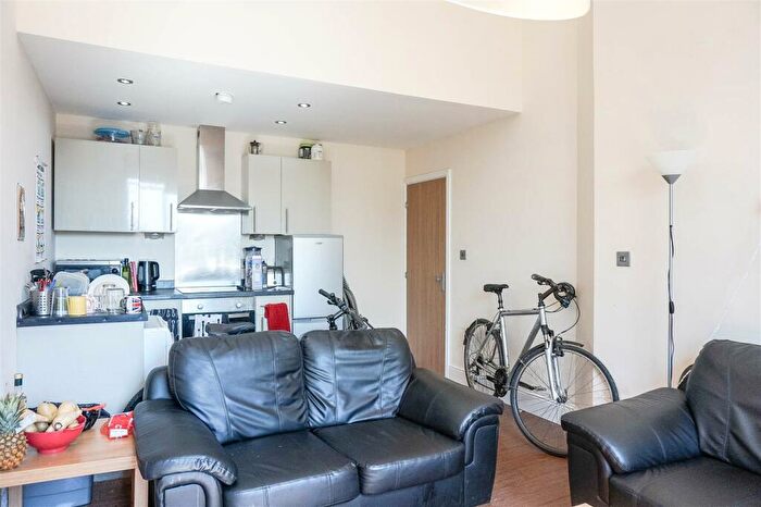 2 Bedroom Apartment To Rent In Ash Grove, Leeds, LS6