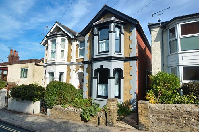 3 Bedroom Semi-Detached House For Sale In Central Ryde, PO33