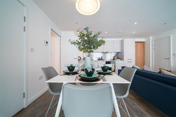 1 Bedroom Flat To Rent In Queen Street, Maidenhead, SL6