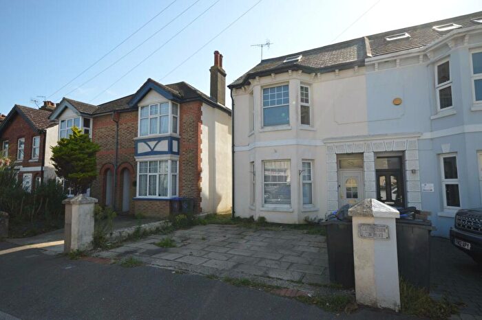 4 Bedroom Semi-Detached House To Rent In Penhill Road, Lancing, BN15