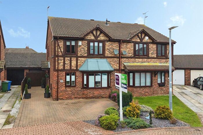 4 Bedroom Semi-Detached House For Sale In Ashdene Close, Willerby, Hull, HU10