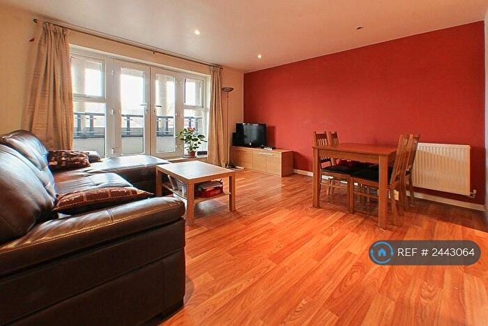 2 Bedroom Flat To Rent In Merrion Court, Ruislip, HA4