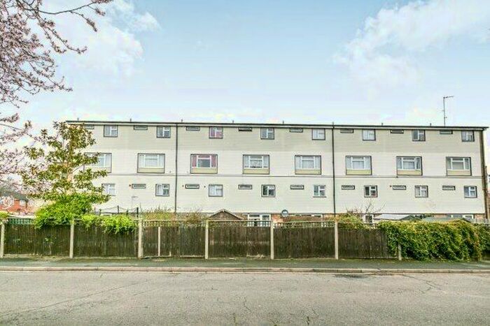 2 Bedroom Flat To Rent In Frenchs Wells, Woking, GU21