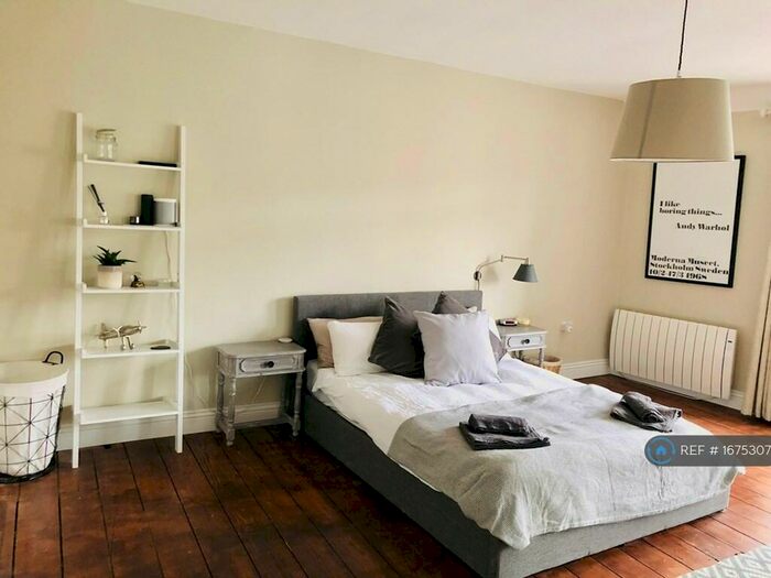 2 Bedroom Flat To Rent In Second Floor, Westbury-On-Trym, Bristol, BS9