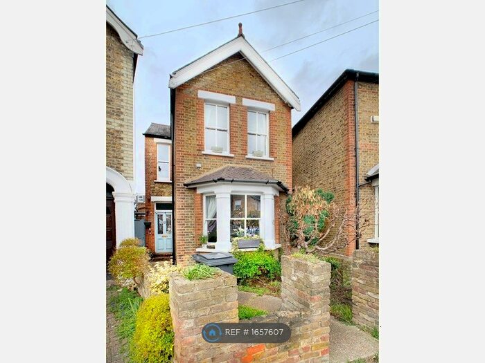 3 Bedroom Detached House To Rent In Rowlls Road, Kingston Upon Thames, KT1