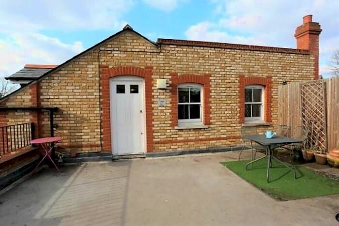 2 Bedroom Flat To Rent In Vestry Road, Walthamstow, London, E17