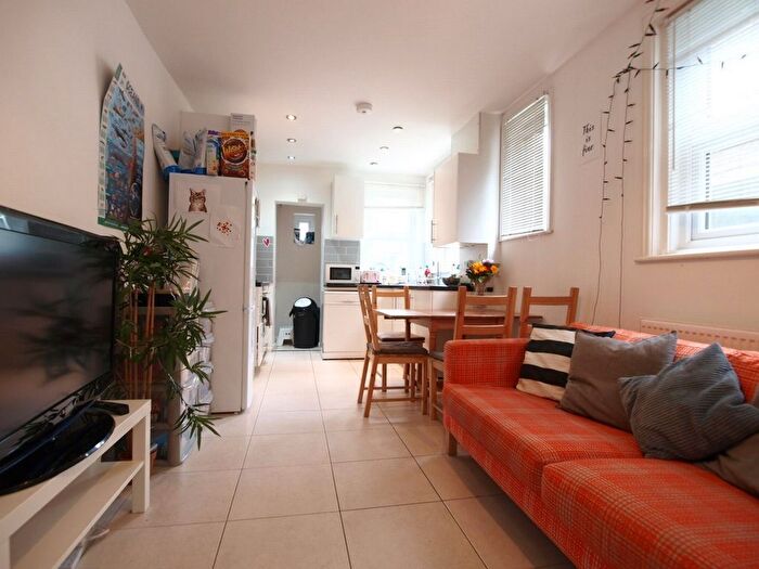 5 Bedroom Terraced House To Rent In Springfield Road, Seven Sisters, N15