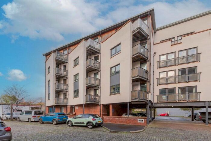 2 Bedroom Flat To Rent In East Cromwell Street, Edinburgh, EH6