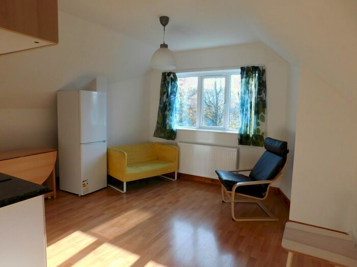 1 Bedroom Flat To Rent In Gordon Road, London, W5
