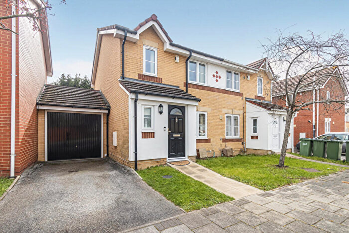 3 Bedroom Semi Detached House For Sale In Newmarsh Road, Thamesmead, SE28